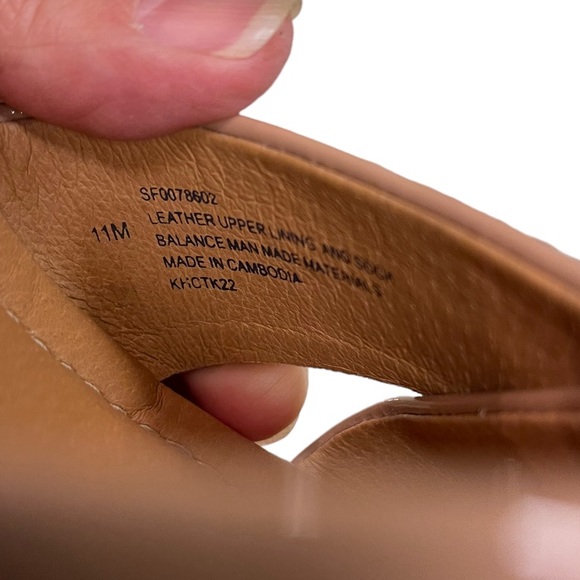 SOFFT Gabella Patent Leather Wedge Sandals Flesh Tone Size 11M - Picture 9 of 9